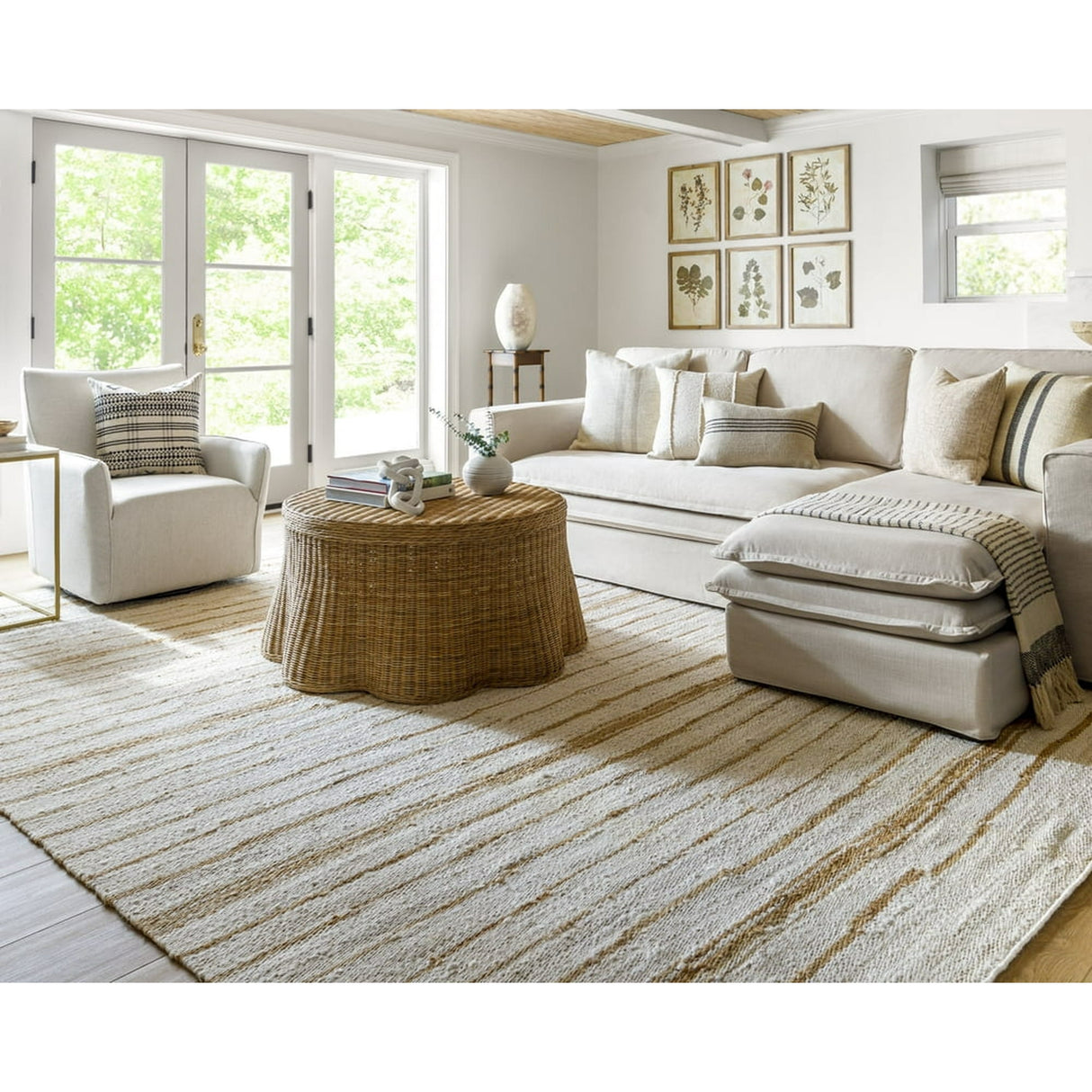 Beautiful Home And Living Room Décor Jute Rug