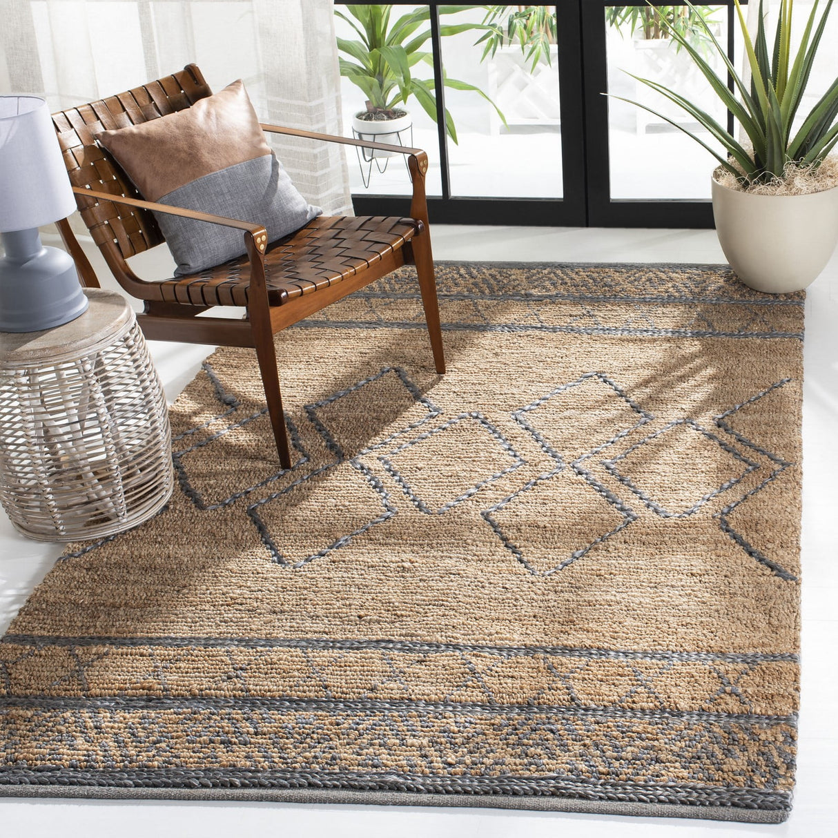 Natural Fiber Dahila Geometric Jute Area Rug, Beige/Grey